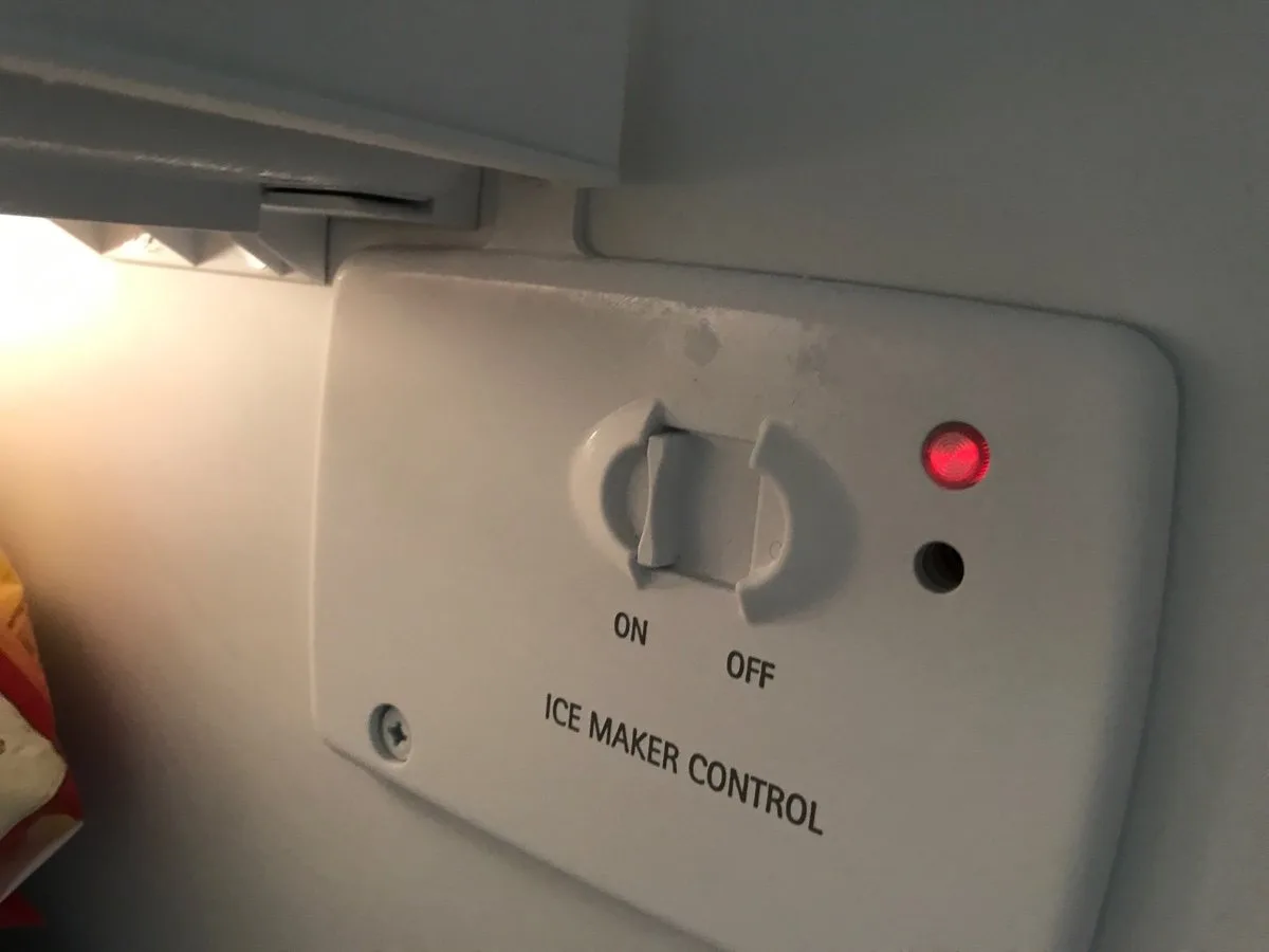 ice maker diagnostic light