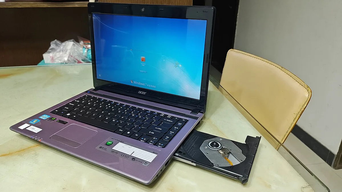 Windows login screen laptop